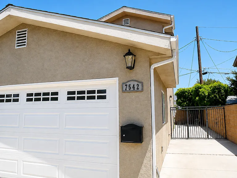 7542 Denny Ave — Photo 2