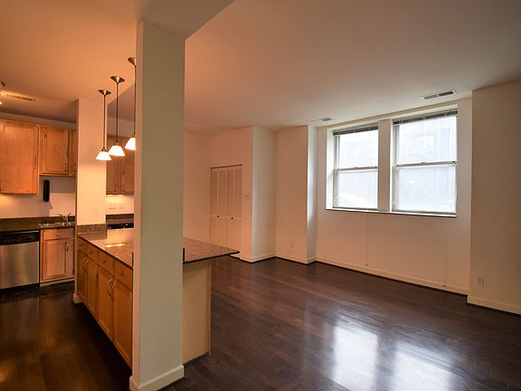 2nd image of 5330 Pershing Ave APT 105