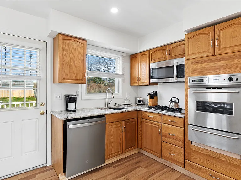 133 Pulaski St — Photo 10