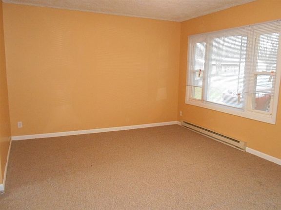 3rd image of 308 Oak St