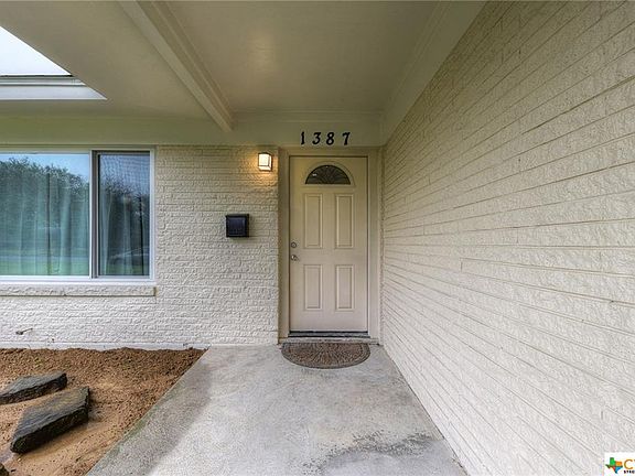4th image of 1387 Mistletoe Ave