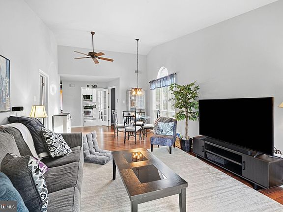5th image of 231 Oak Rdg