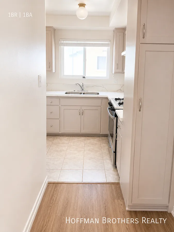 325 N Howard St Glendale, CA 91206 — Photo 2