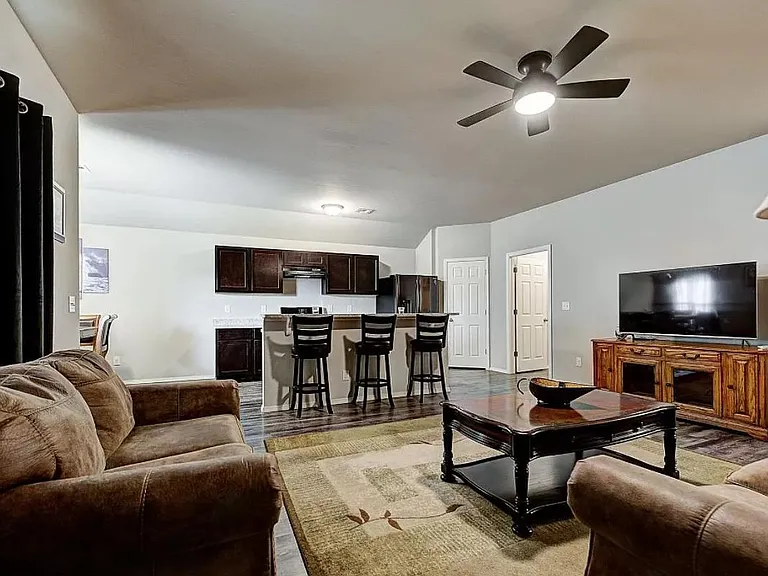 1811 E Moore Ave — Photo 2