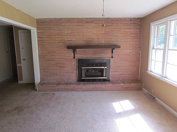 2nd image of 2065 Fleming Mill Rd