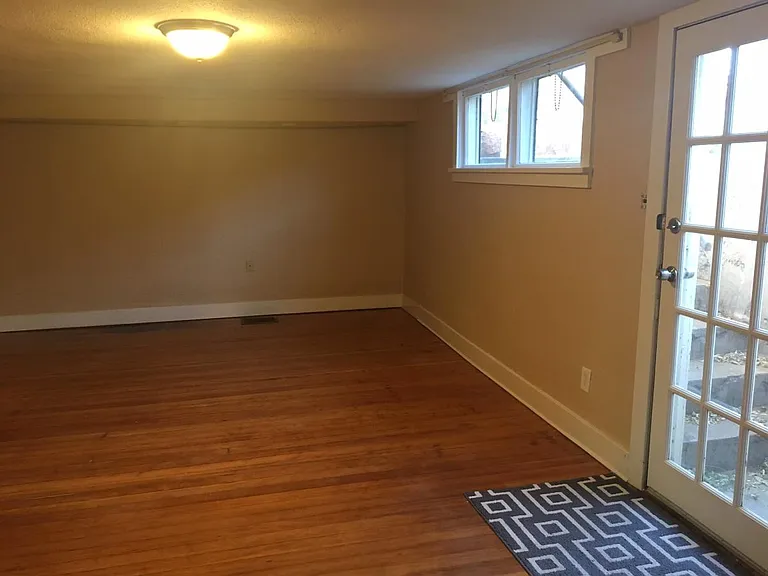 819 Mathews St — Photo 8