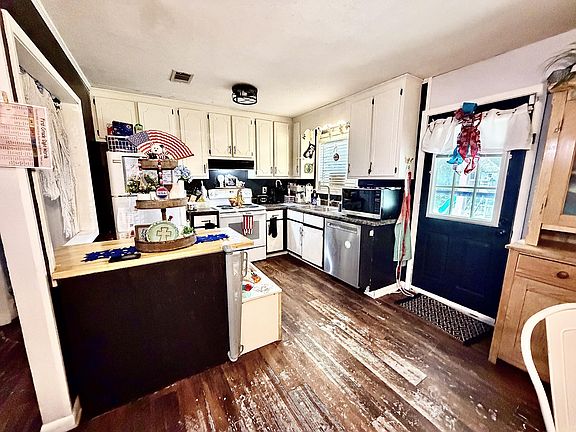 3rd image of 3749 Fair Oaks Dr