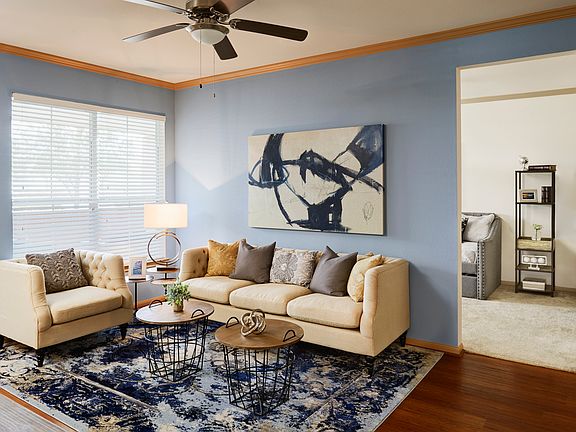 5th image of 11805 Meadowglen Ln APT 2219