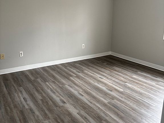 3rd image of 1286 Fairground Rd