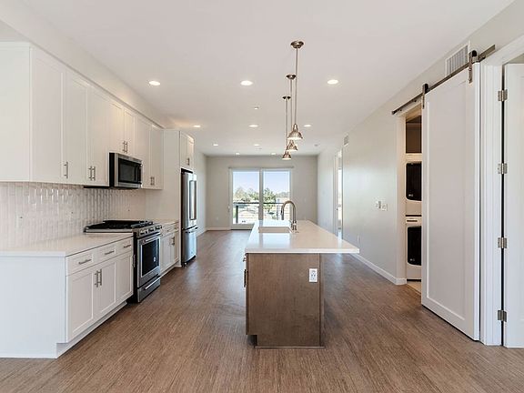 3rd image of 1214 Tennyson St #205