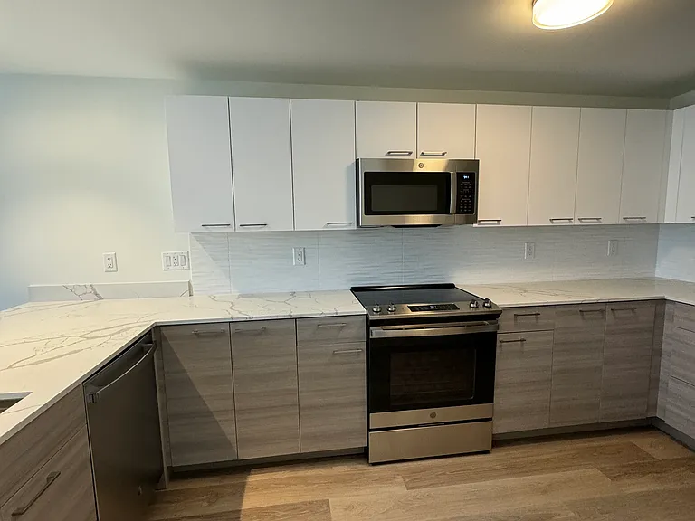 1085 Commonwealth Ave — Photo 4