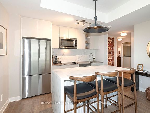 3rd image of 543 Richmond St W #741