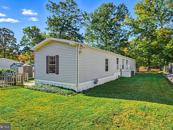 4th image of 119 Middle Dr #23