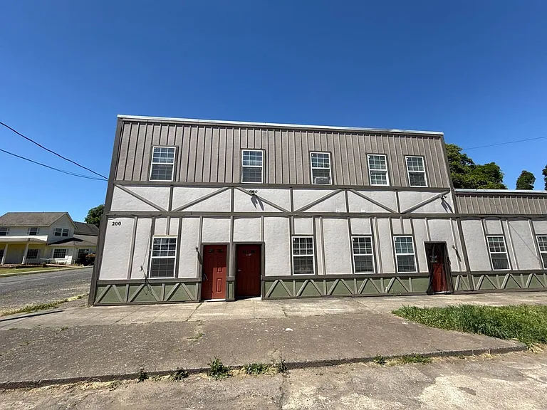 200 Railroad Ave #8 — Photo 3