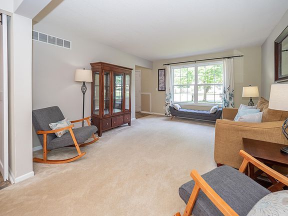 5th image of 4785 Salzburg Cir