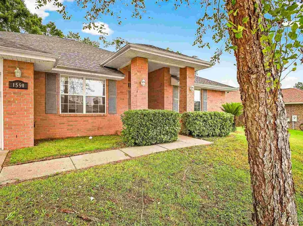 1590 Twin Pines Cir, Cantonment, FL 32533