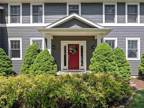 3rd image of 3164 Country Ct NE