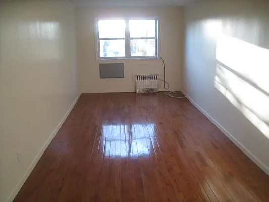 Rented by Alexiou Realty | media 6