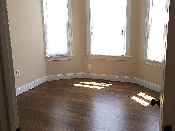 4th image of 2975 Washington St #1