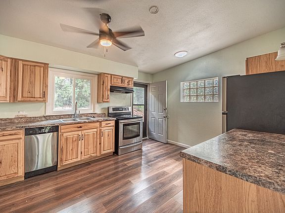 4th image of 501 Hilltop Dr