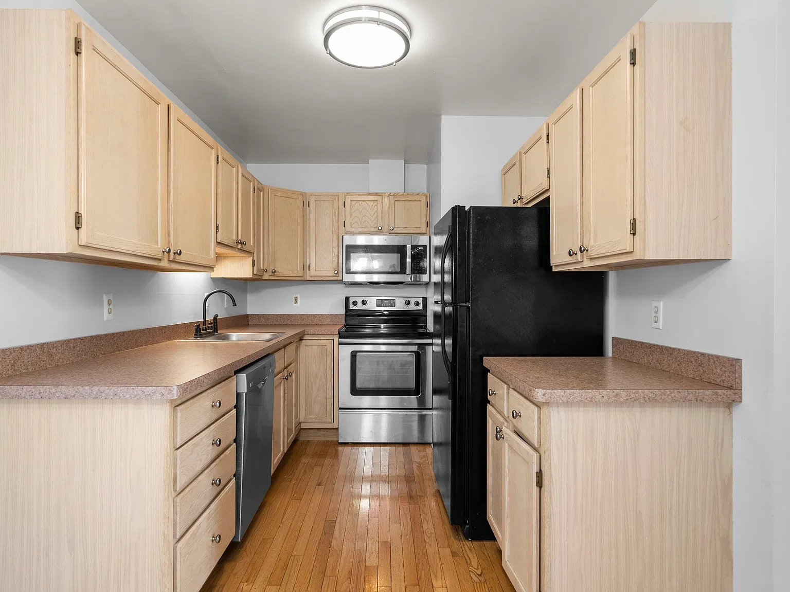 2 bed, 1069 sqft, $2,000 — Photo 3
