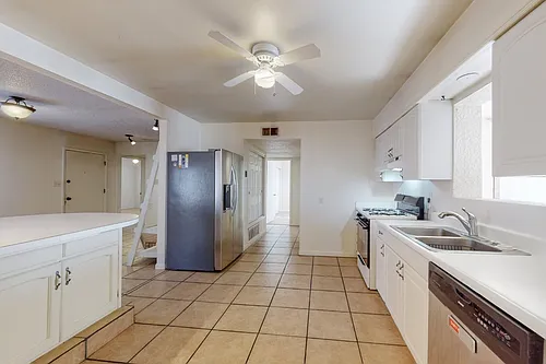 610 Miller Pl Photo 1