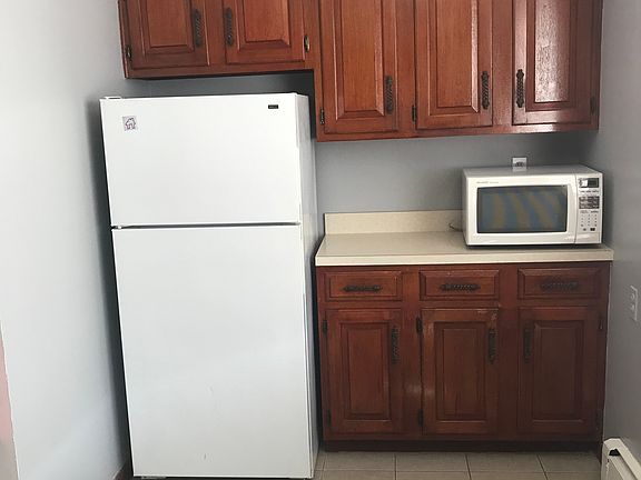 2nd image of 1077 E Jersey St #2
