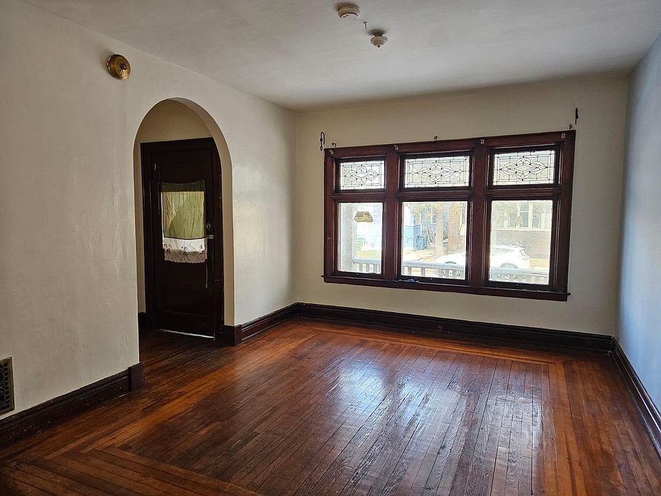 1st image of 395 Winslow Ave