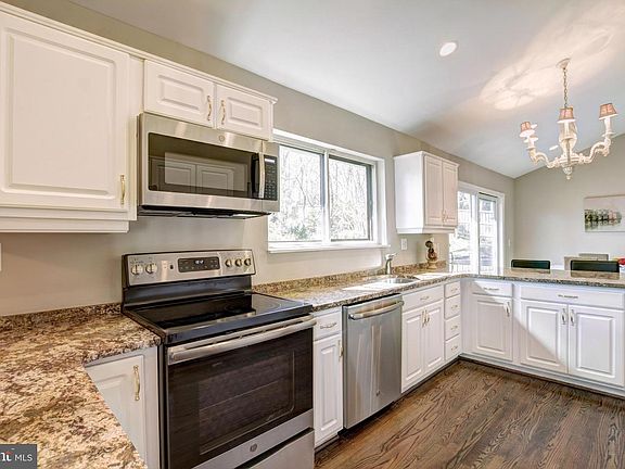 5th image of 8511 Forest St