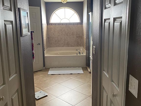 3rd image of 3520 SW 17th Pl