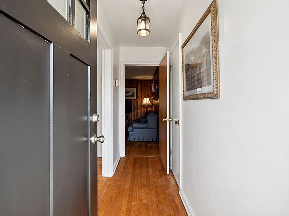 4th image of 404 Vanhook Dr