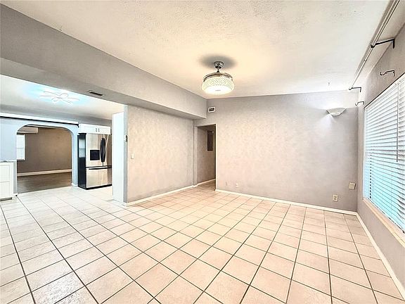 4th image of 5312 Goddard Ave