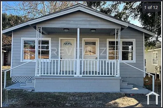 466 Bayshore Duplex — Photo 1