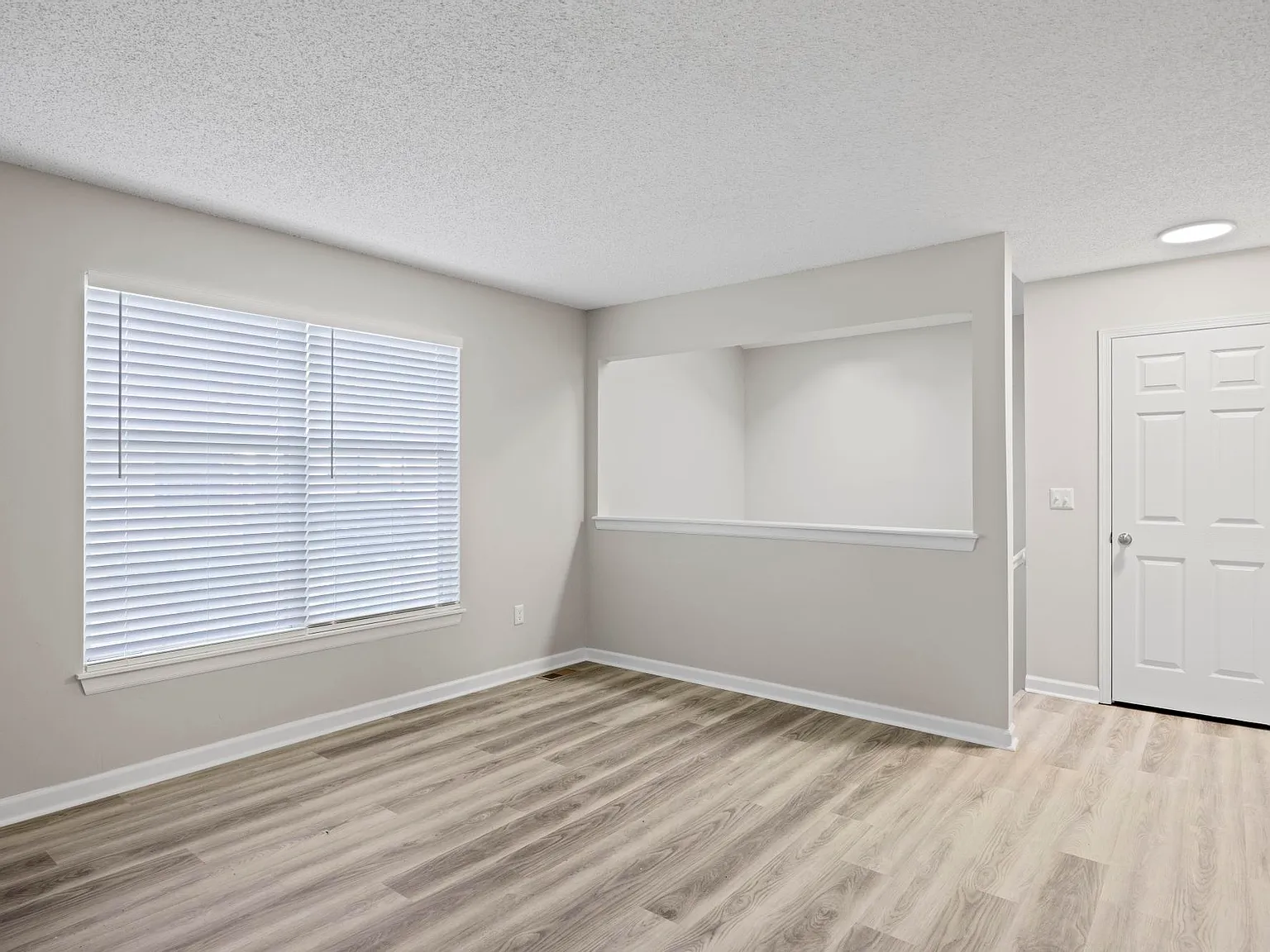 2 bed, 1.5 bath, 1300 sqft, $1,450 — Photo 2