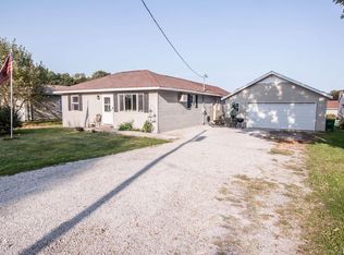 1804 15th St, Viola, IL 61486