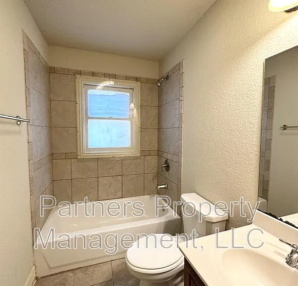 1140 W Hendrix St — Photo 8