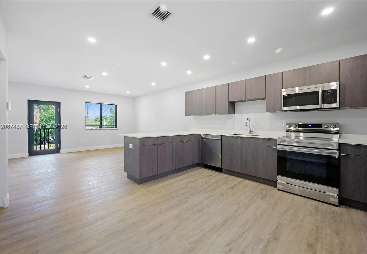 2 bed, 1150 sqft, $2,500 — Photo 1