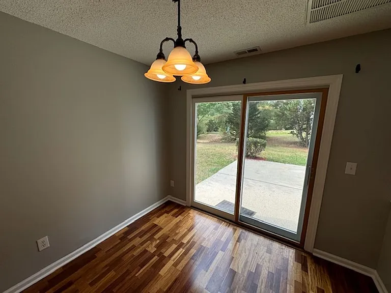 102 Alice Ct — Photo 10