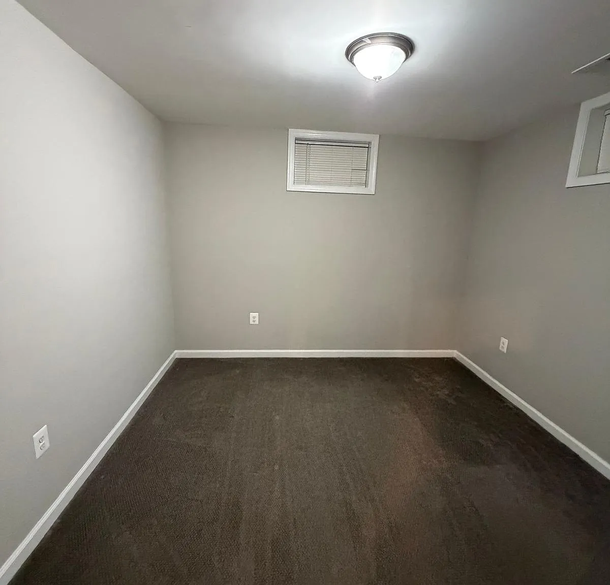 4 bed, 1040 sqft, $1,000 — Photo 3