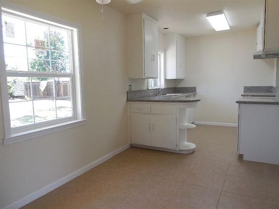 4th image of 3842 E Clinton Ave