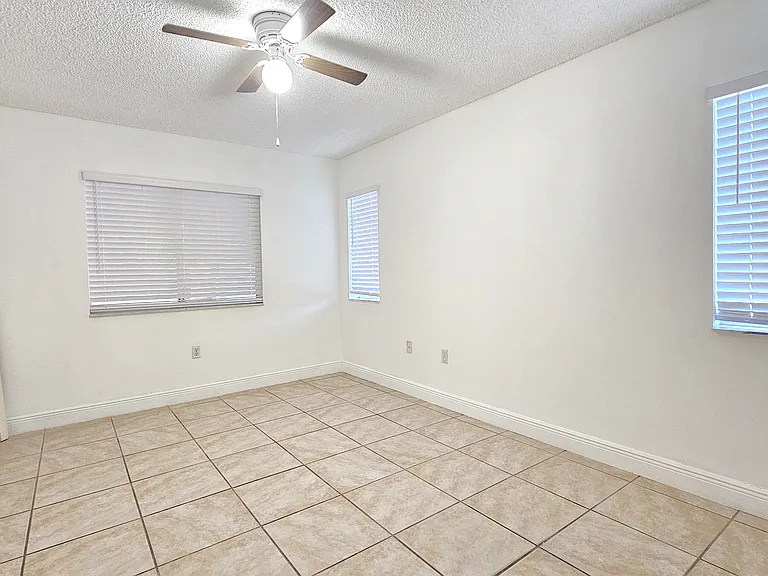 10611 SW 170th Ter — Photo 11