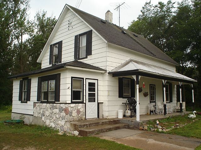 Farm house on 20 acres