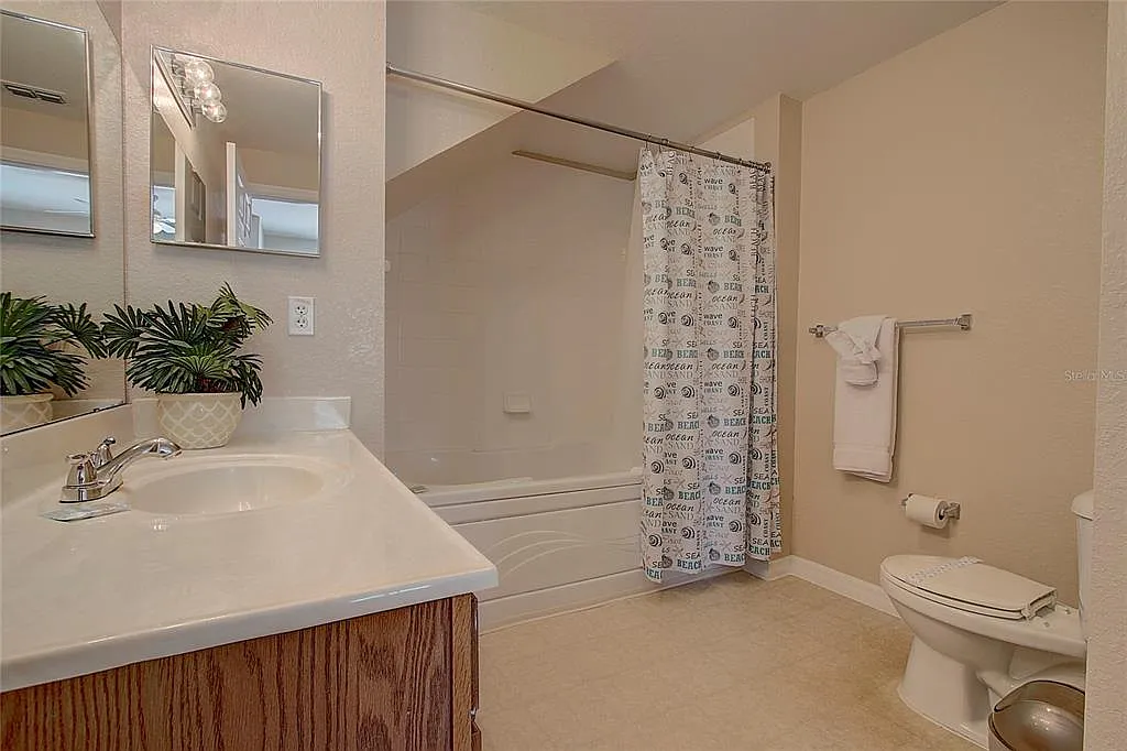3 bed, 2.0 bath, 1296 sqft, $1,800 — Photo 4