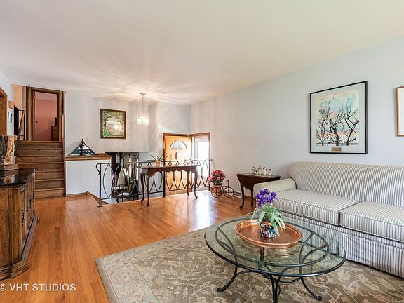2nd image of 5944 N Forest Glen Ave