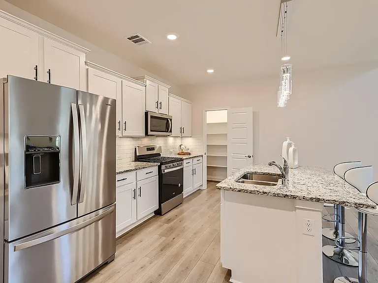 1533 Bennington Ln — Photo 15