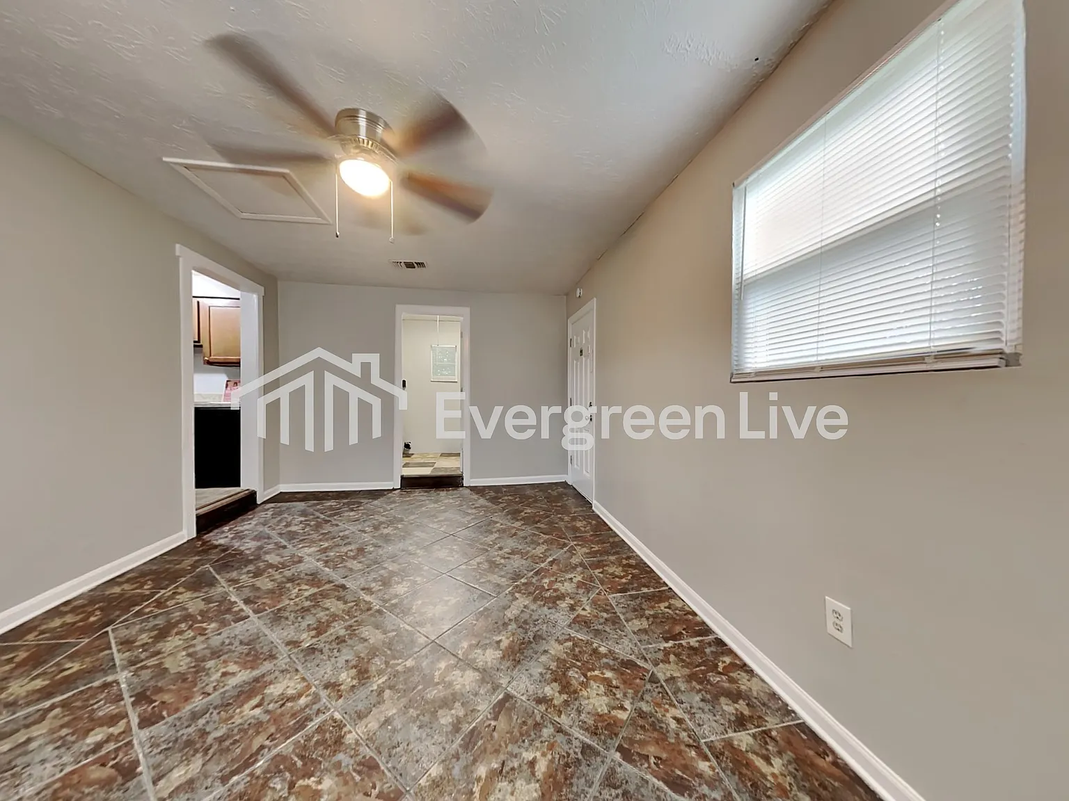 3 bed, 2.0 bath, 1368 sqft, $1,545 — Photo 4