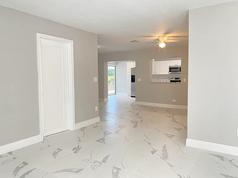 175 SE 27th Pl — Photo 9