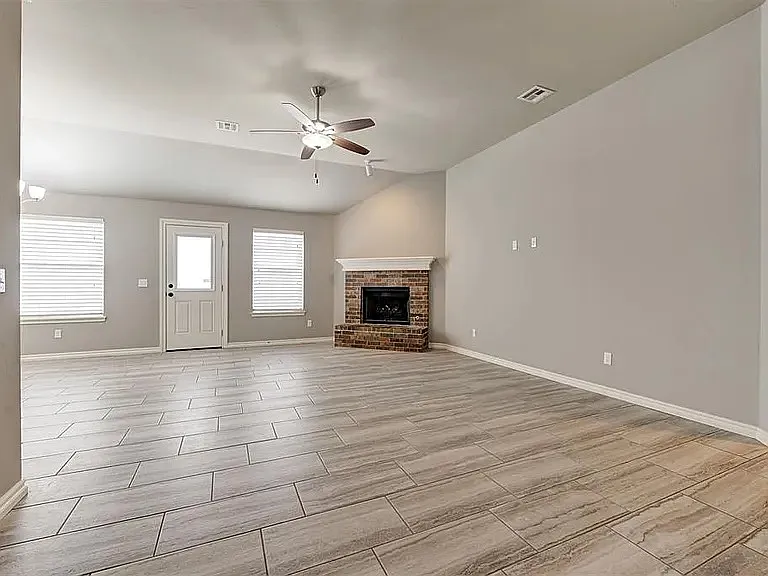 3 bed, 1300 sqft, $1,600 — Photo 3