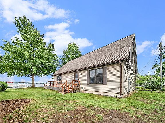 3rd image of 2753 Russell Dr