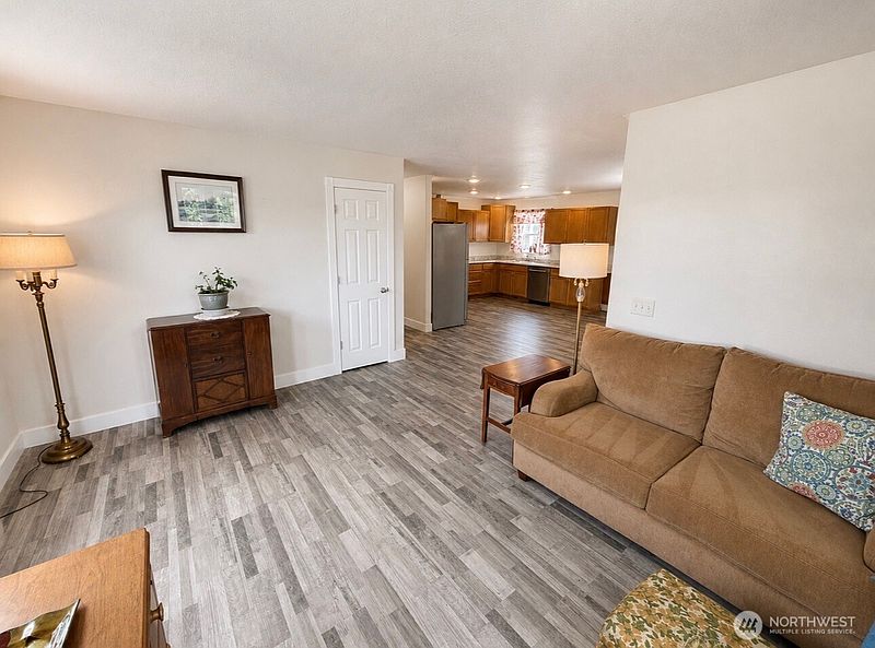 5th image of 105 22nd Street NE